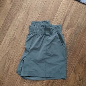 Athleta Skyline Shorts, Size 14, Green